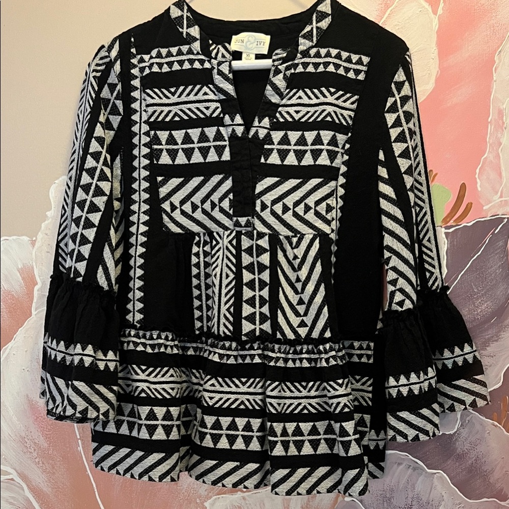 Chic Black and White Geometric Women's Blouse